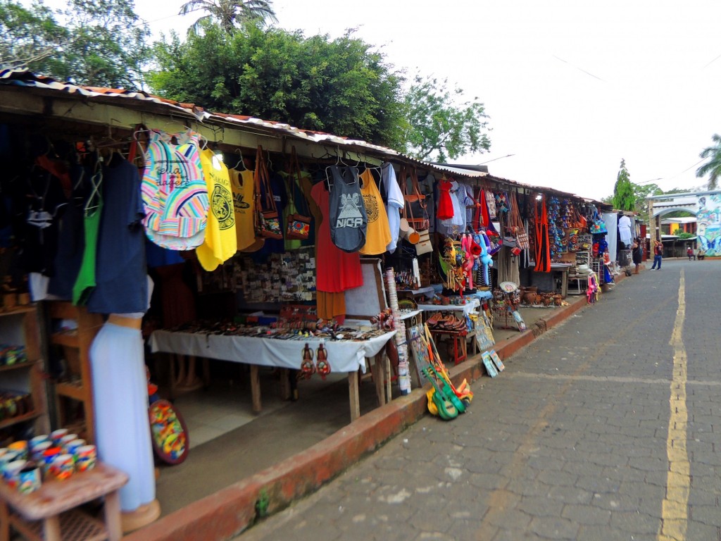 Foto: Puestos de ropas y artesanías - Catarina (Masaya), Nicaragua