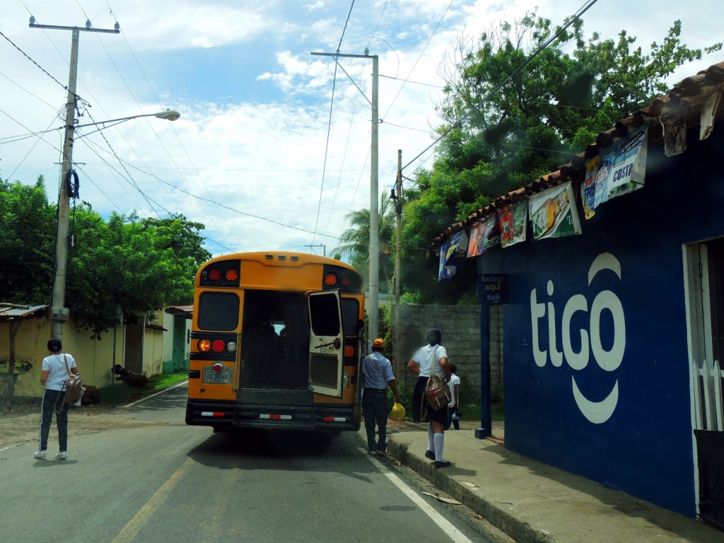 Foto: Carretera León-Poneloya hacia Las Peñitas - Playa Peñitas (León), Nicaragua