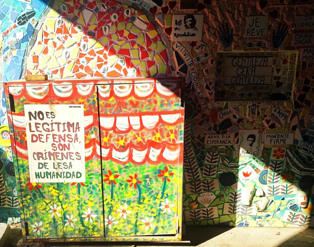 Foto: Trencadís - Barcelona (Cataluña), España