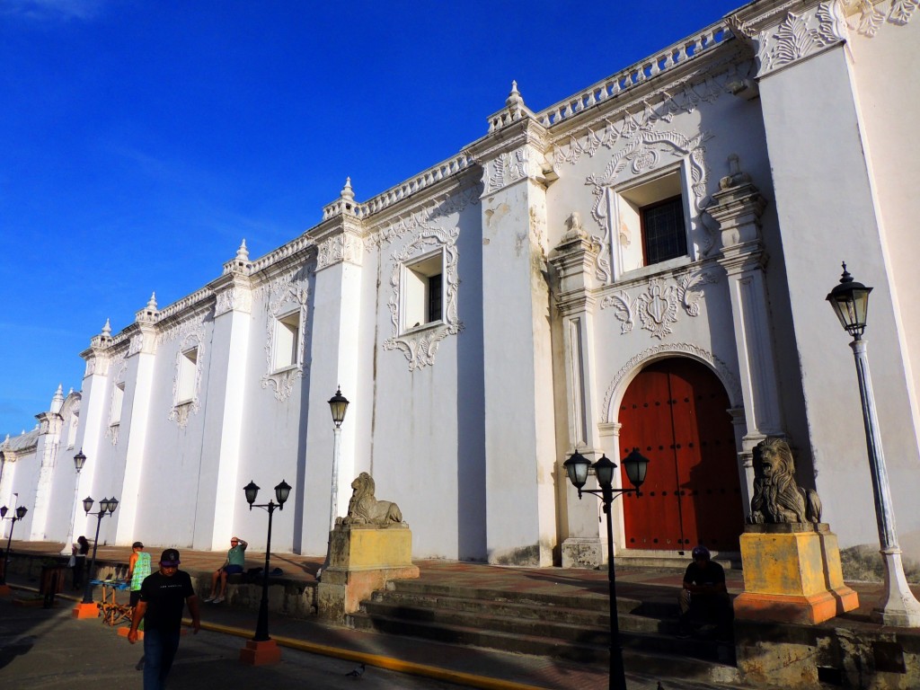 Foto: Paseo peatonal costado Norte de la Catedral - León, Nicaragua