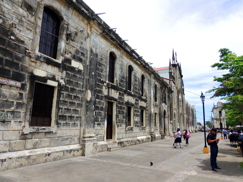 Foto: Colegio,   Calle José de Marcoleta - León, Nicaragua