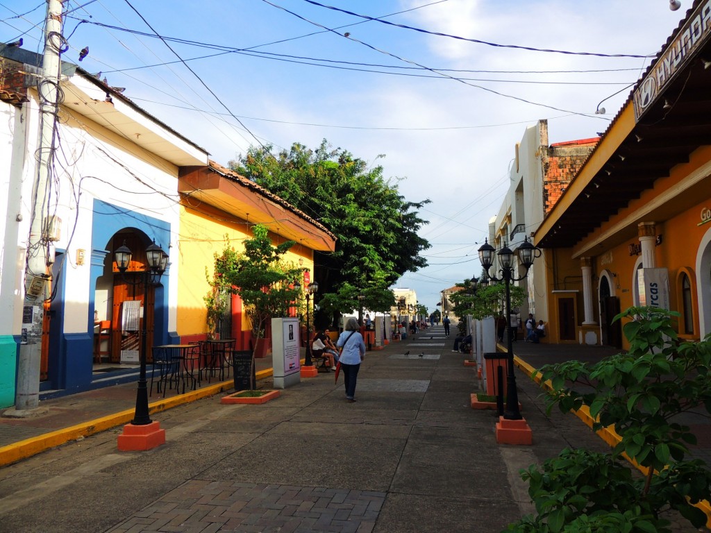 Foto: Paseo peatonal los Poetas - León, Nicaragua