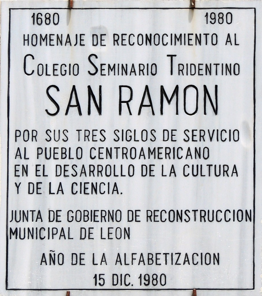 Foto: Placa Colegio San Ramón - León, Nicaragua