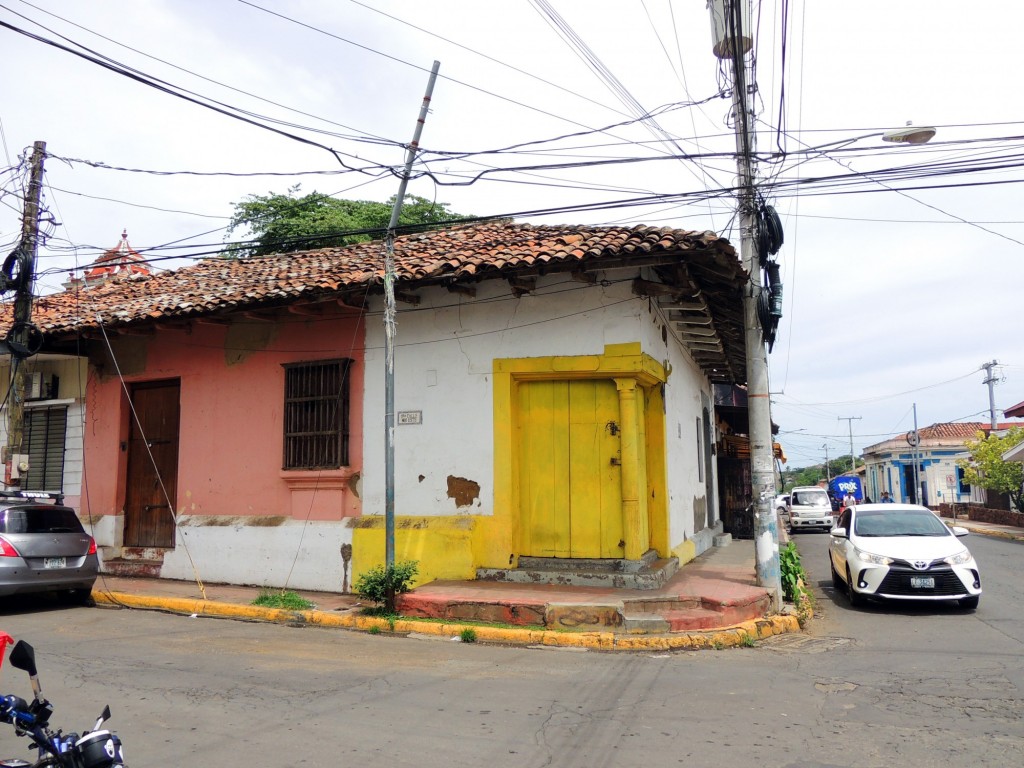 Foto: 1ª Calle Nor Este - León, Nicaragua