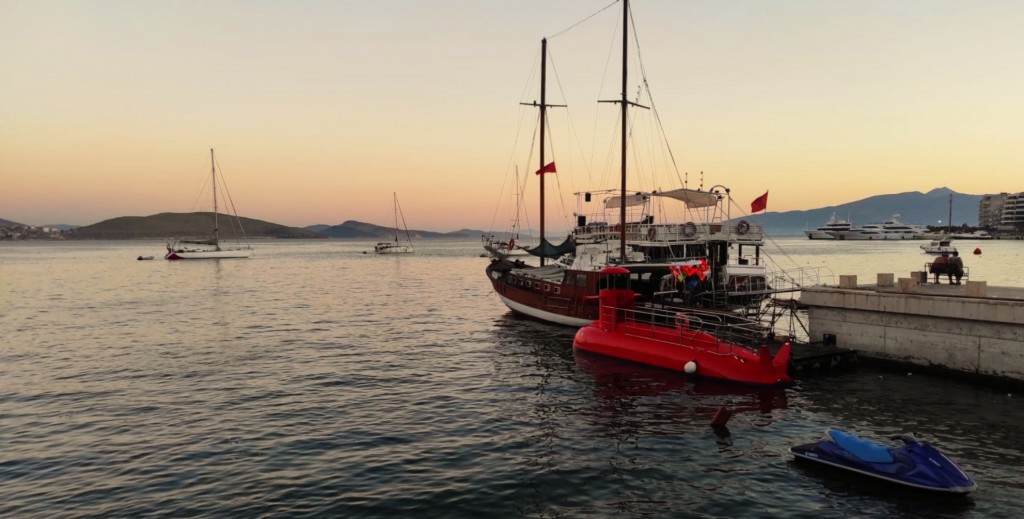 Foto: Bulevardi Hasan Tahsini - Sarandë (Vlorë), Albania