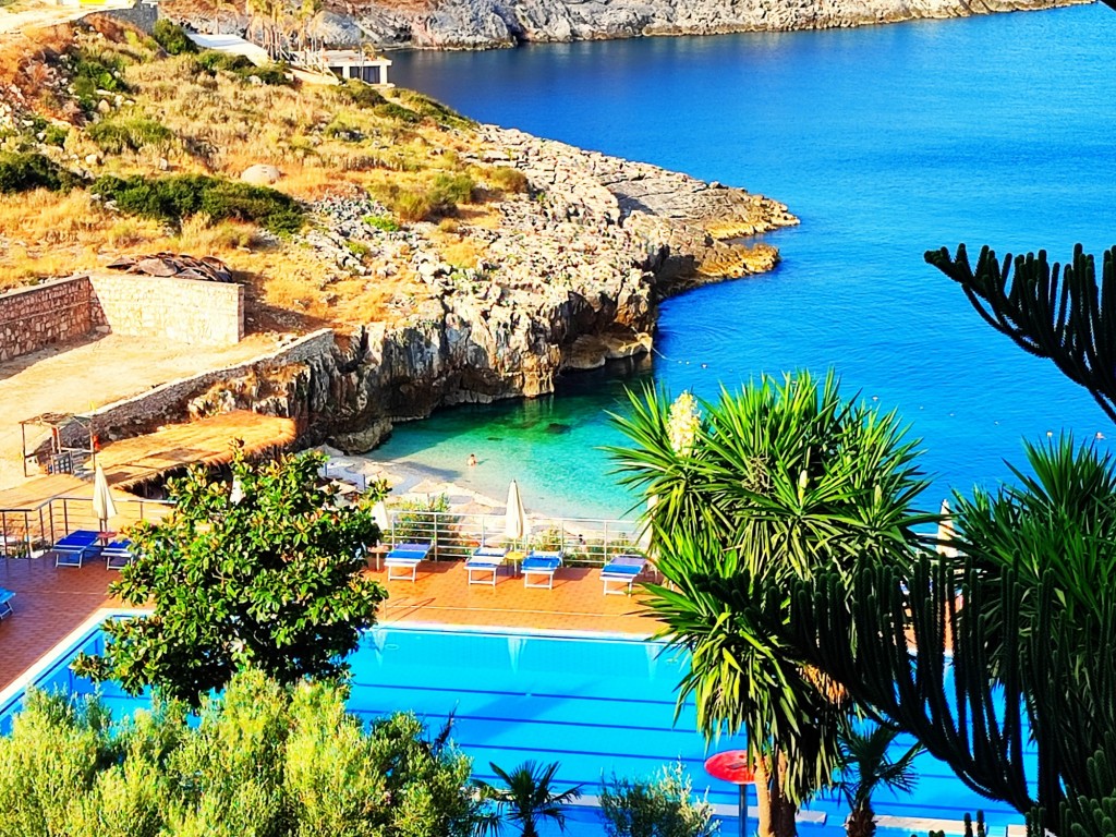 Foto: Gjiri i Midhjeve - Sarandë (Vlorë), Albania