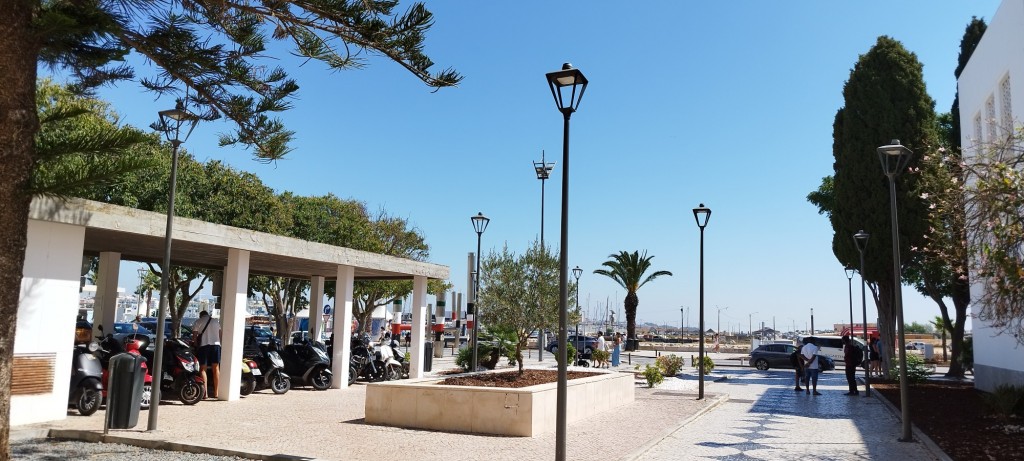 Foto: Plaza da Ribeira das Naus - Lagos, Portugal