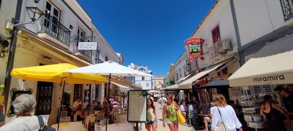 Foto: Rua 25 de Abril - Lagos, Portugal