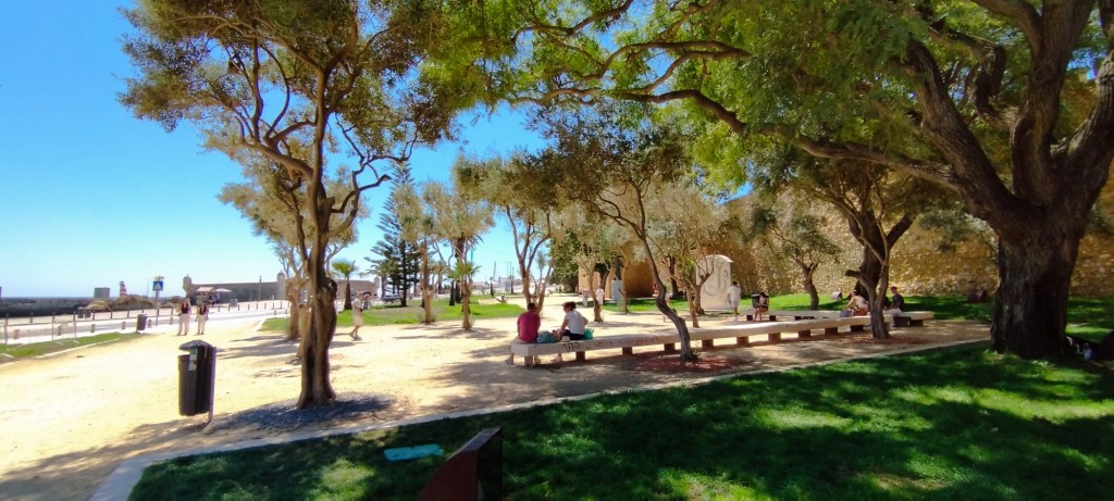 Foto: Al fondo La Fortaleza da Bandeira - Lagos, Portugal