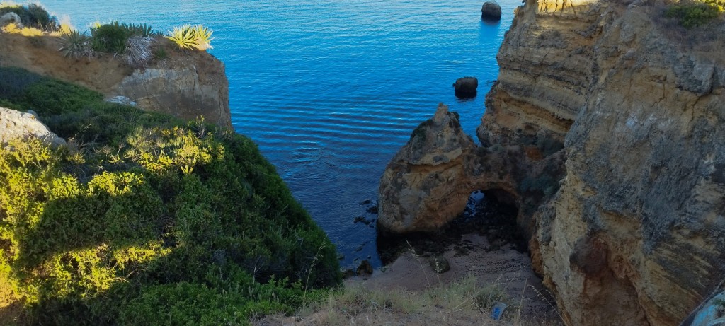 Foto: Tallado por las violentas tormentas invernales - Lagos, Portugal