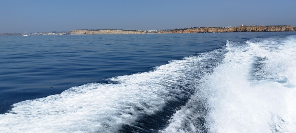 Foto: Estela sobre el acantilado - Lagos, Portugal