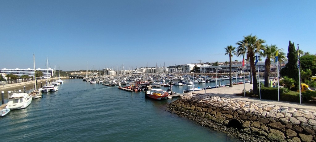 Foto: Entrada al Puerto Deportivo - Lagos, Portugal