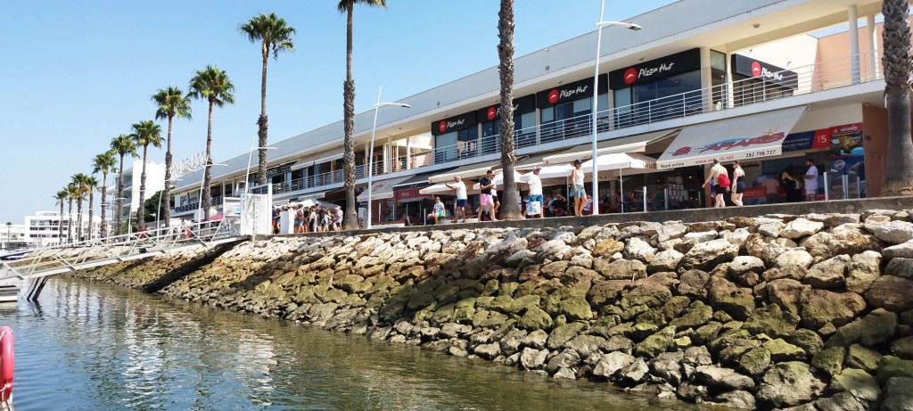 Foto: Diferentes  comercios de hostelerías en la Marina - Lagos, Portugal