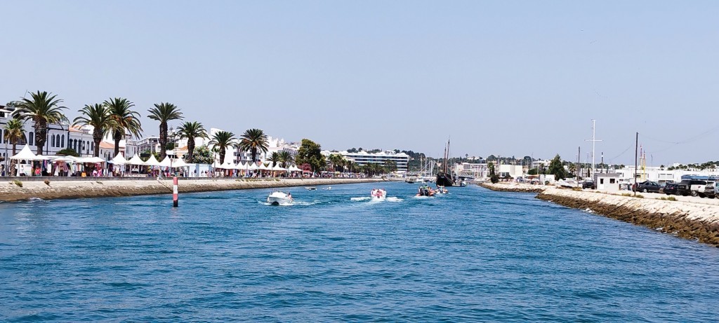 Foto: Trasiego de embarcaciones - Lagos, Portugal