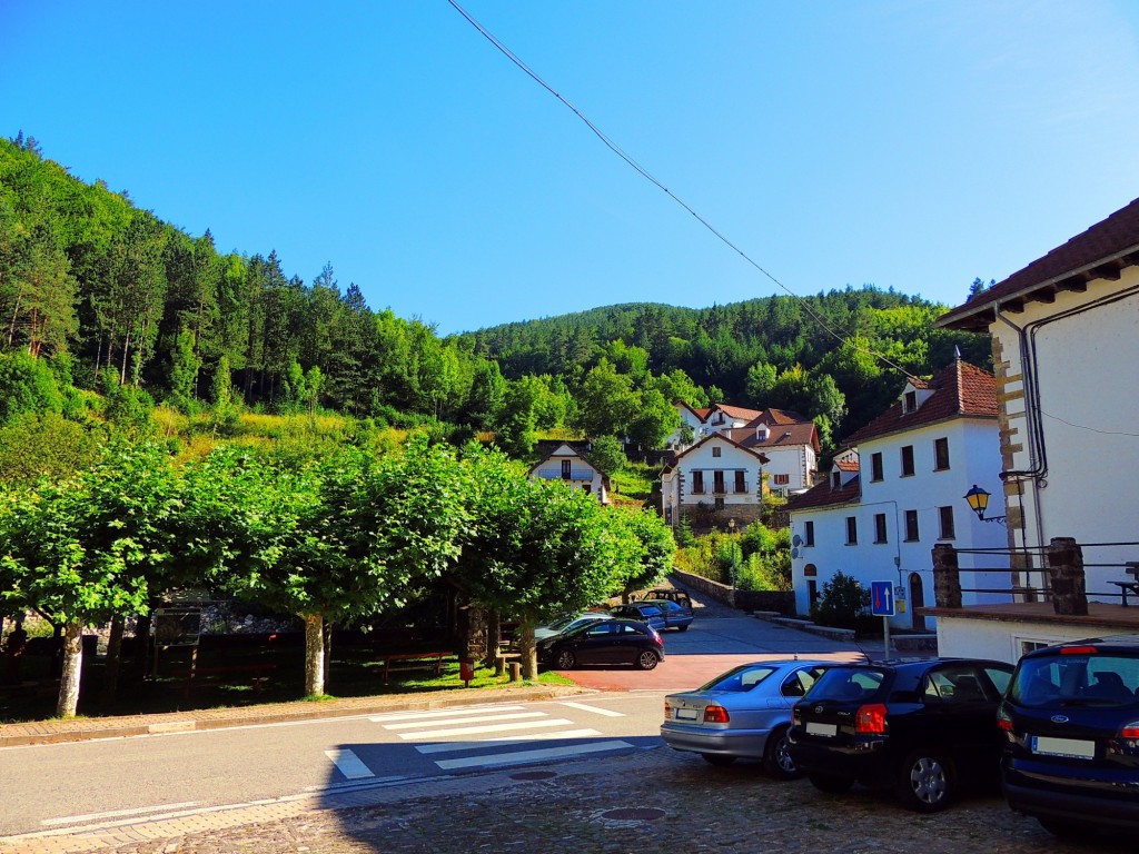 Foto: Plaza frontón - Izalzu (Navarra), España
