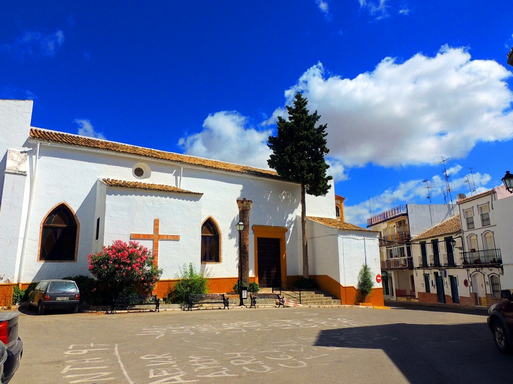 Foto: Plaza La Iglesia - Algámitas (Sevilla), España
