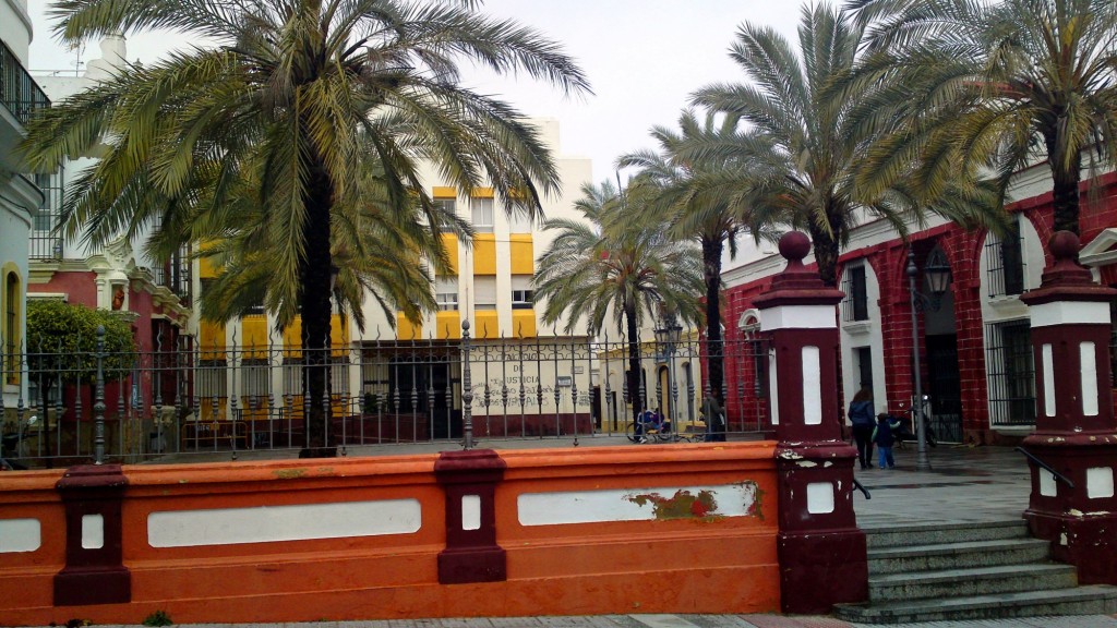 Foto: Plaza San José y Palacio de Justicia - San Fernando (Cádiz), España