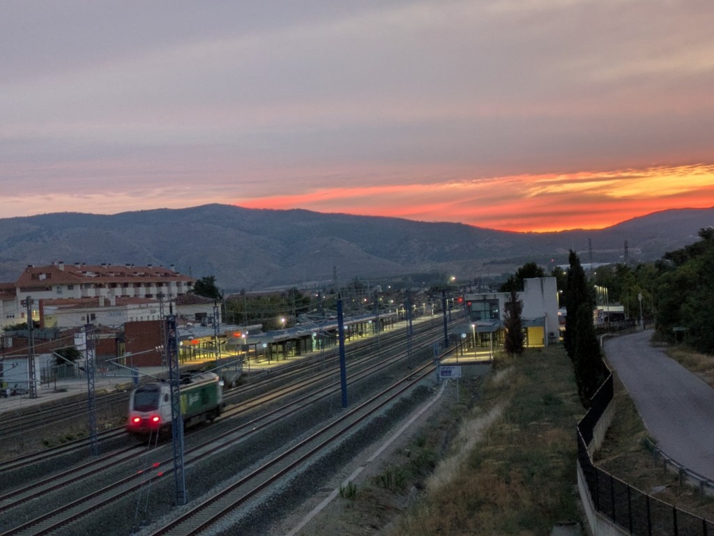 Foto: Amanecer en la estación - Calatayud (Zaragoza), España