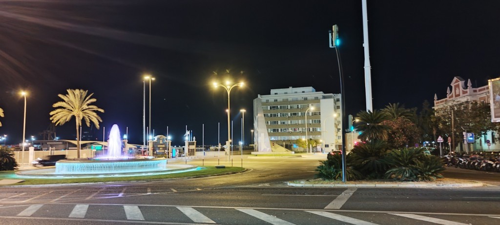Foto: Fuente luminosa en Plaza Sevilla - Cádiz (Andalucía), España