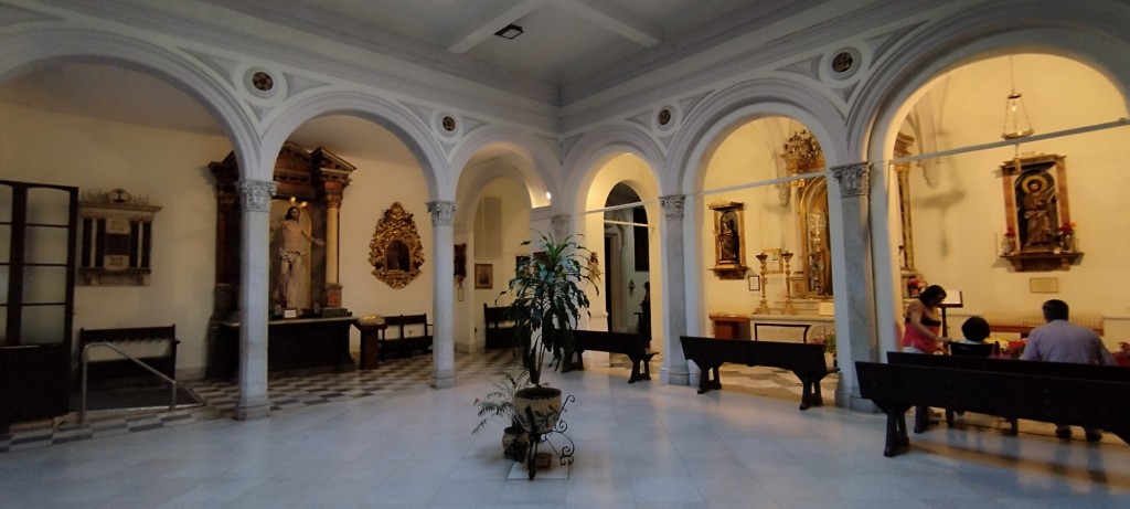Foto: El Patio Sagrado, Interior Parroquia San Antonio - Cádiz (Andalucía), España