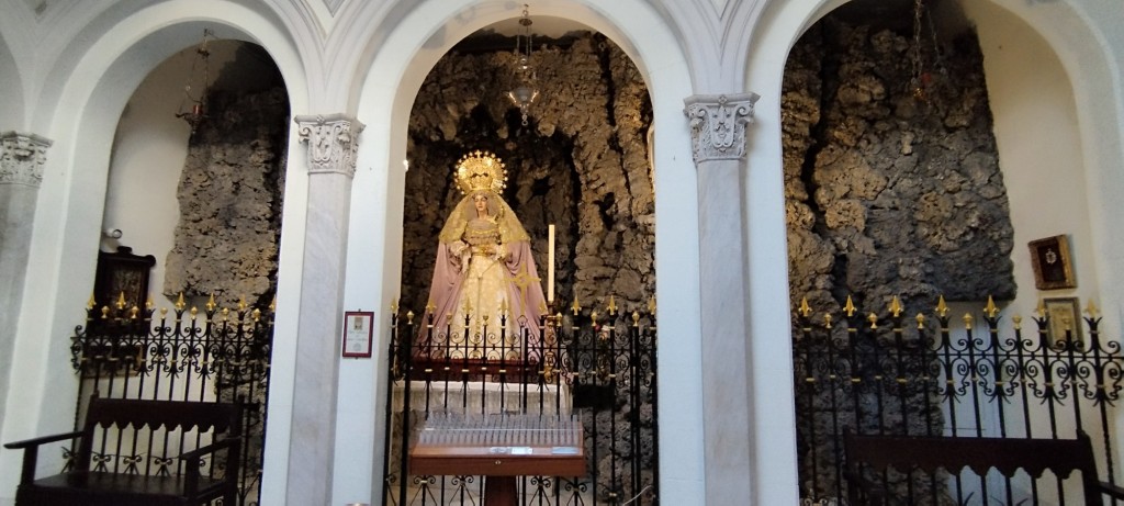 Foto: María Santísima del Amor y Sacrificio, Interior Parroquia San Antonio - Cádiz (Andalucía), España