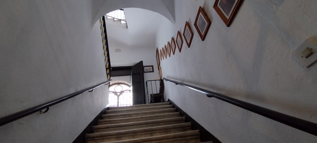 Foto: Escaleras al campanario, Interior Parroquia San Antonio - Cádiz (Andalucía), España