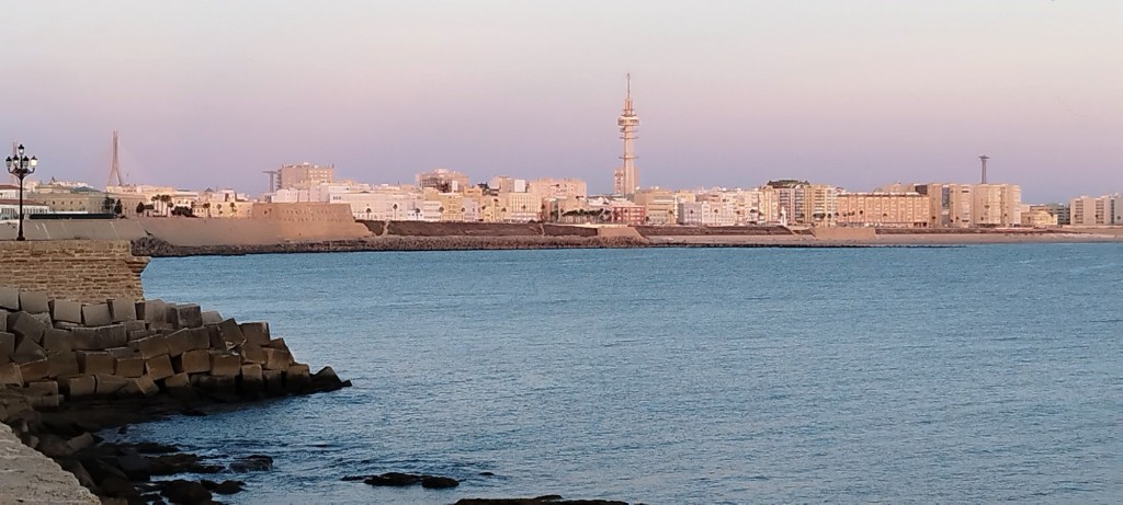 Foto: El Piruli, las torres de Puntales y el Puente La Pepa - Cádiz (Andalucía), España