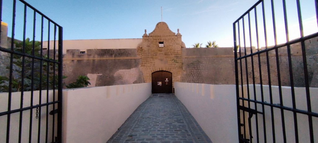 Foto: Entrada al Centro de Exposiciones - Cádiz (Andalucía), España