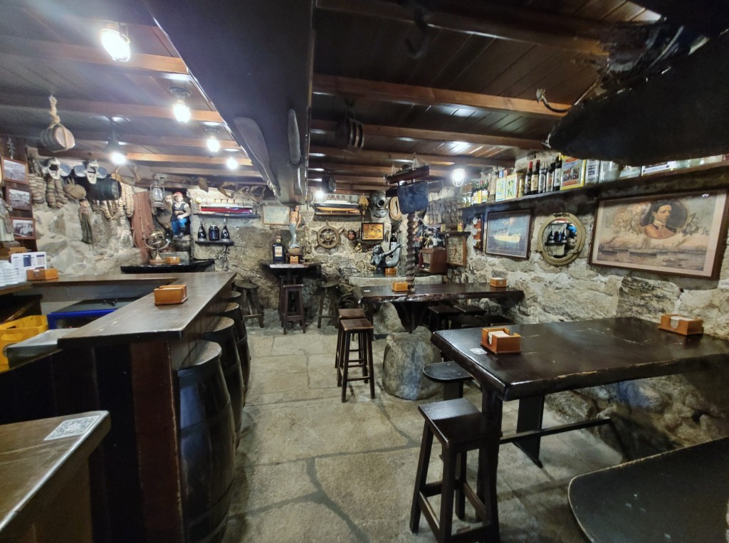Foto: Interior de un bar - Combarro (Pontevedra), España
