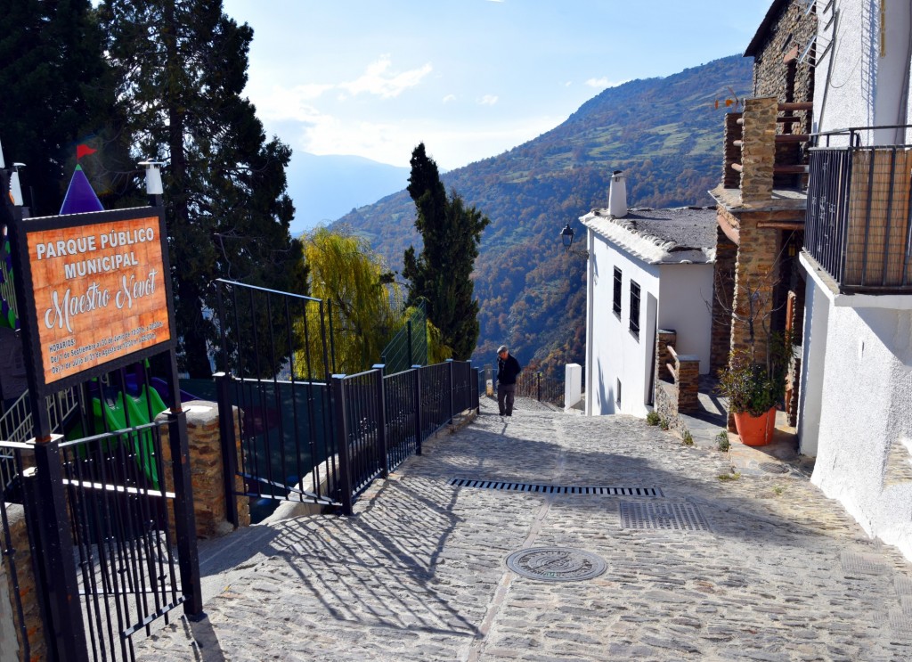 Foto: Entrada al Parque Público Municipal Maestro Nevot - Capileira (Granada), España