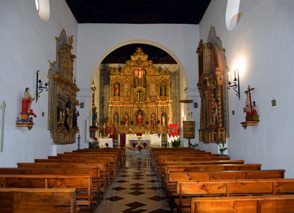 Foto: Pasillo central del Interior de la Iglesia - Pampaneira (Granada), España