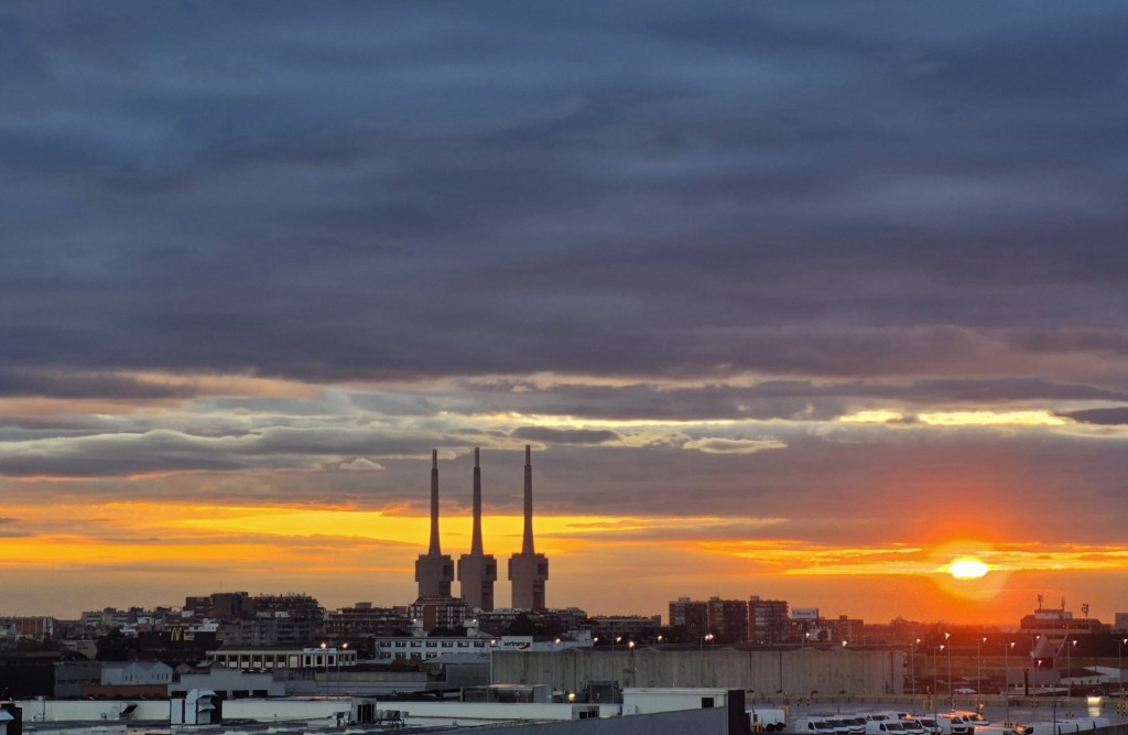 Foto: Amanecer - Sant Adrià de Besòs (Barcelona), España