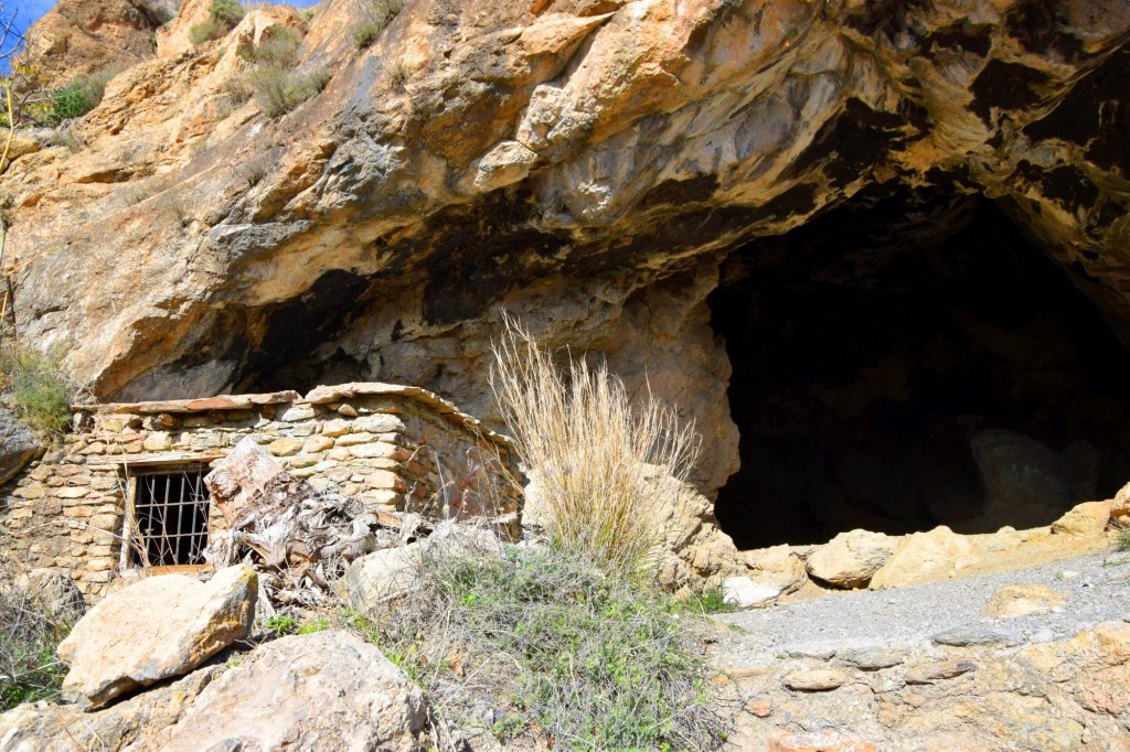 Foto: La Cueva de Sortes, fué utilizada por los pastores de la zona - Orgiva (Granada), España