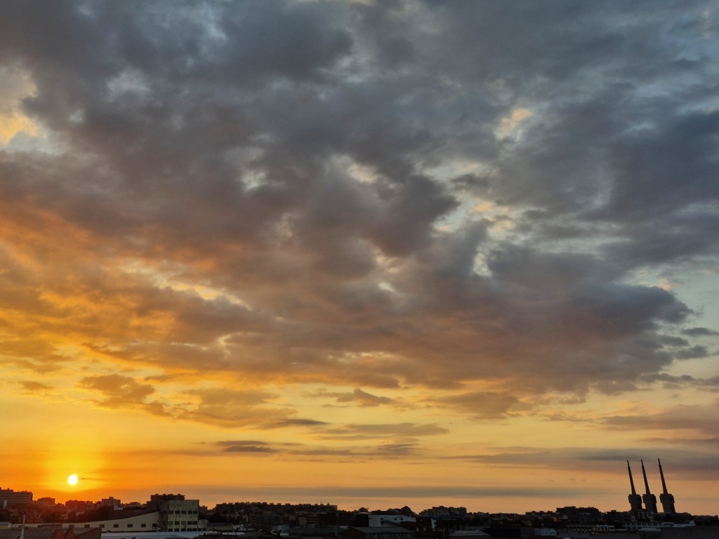 Foto: Amanecer - Sant Adrià de Besòs (Barcelona), España