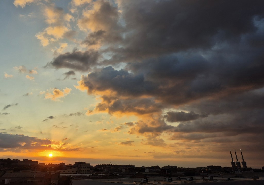 Foto: Amanecer - Sant Adrià de Besòs (Barcelona), España