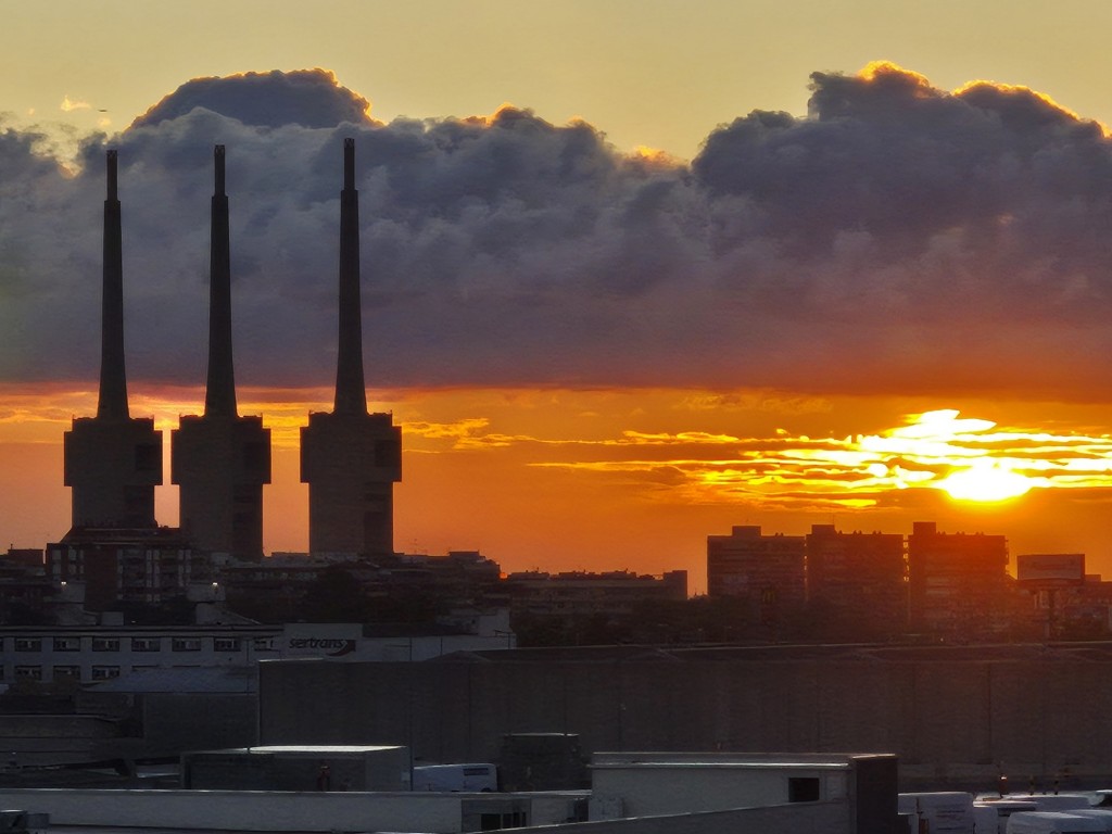 Foto: Amanecer - Sant Adrià de Besòs (Barcelona), España