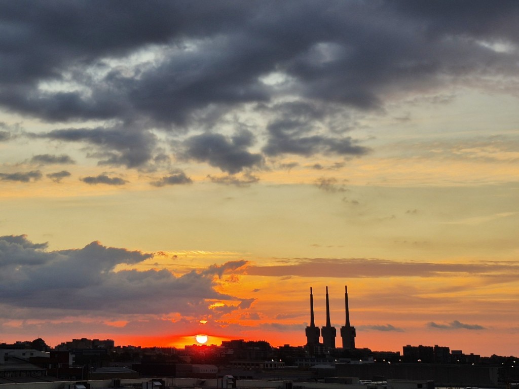 Foto: Amanecer - Sant Adrià de Besòs (Barcelona), España