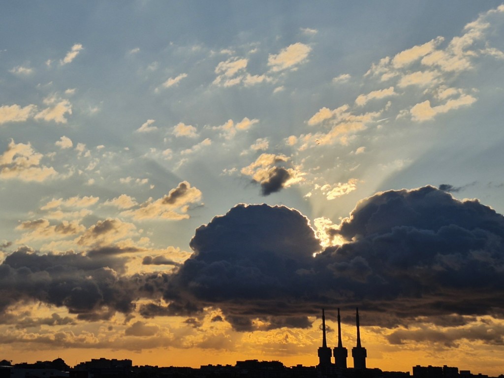Foto: Amanecer - Sant Adrià de Besòs (Barcelona), España