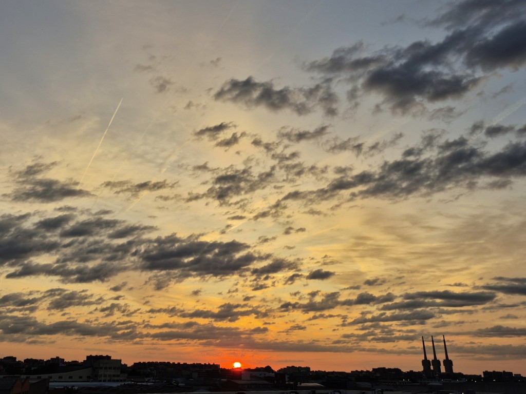 Foto: Amanecer - Sant Adrià de Besòs (Barcelona), España