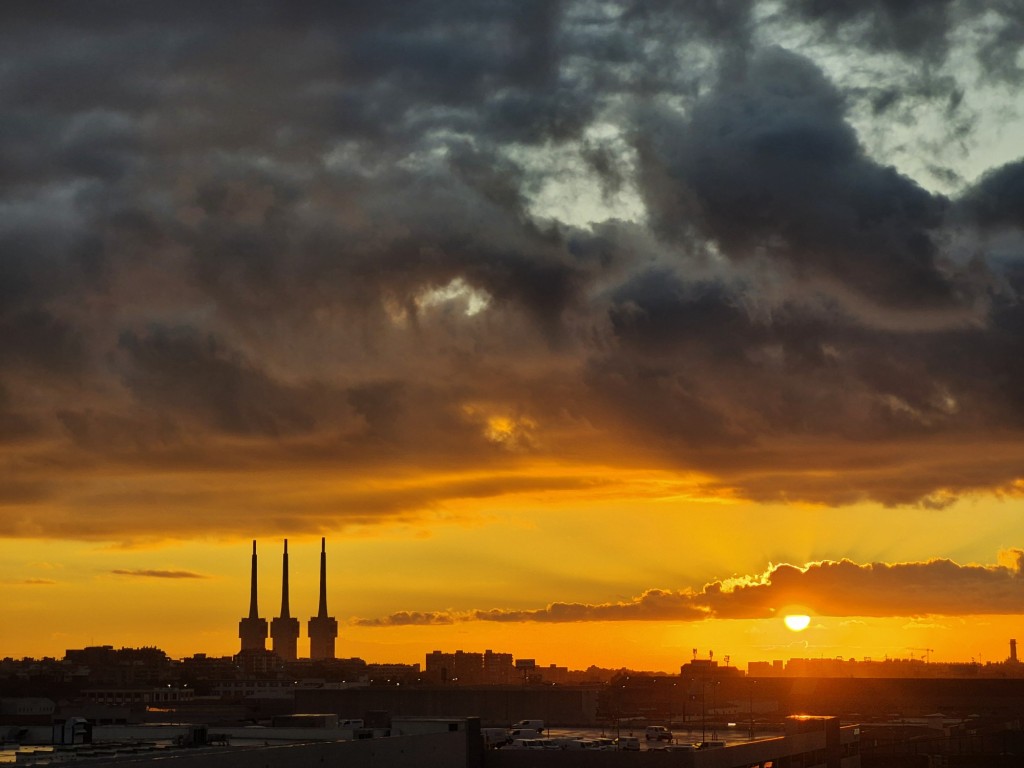 Foto: Amanecer - Sant Adrià de Besòs (Barcelona), España