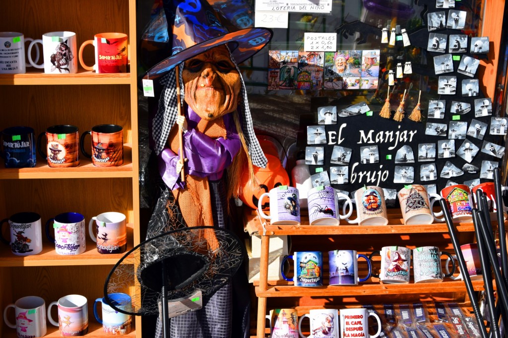 Foto: Artículos a la venta en la tienda El Manjar - Soportujar (Granada), España