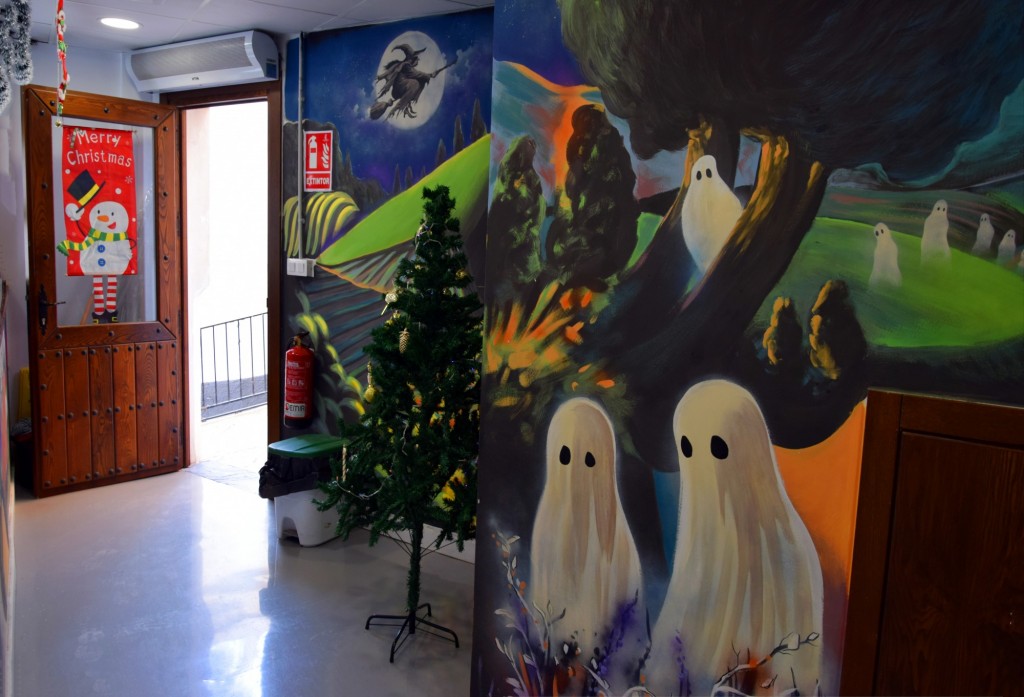 Foto: Pinturas decorando la panadería con temas de brujas - Soportujar (Granada), España
