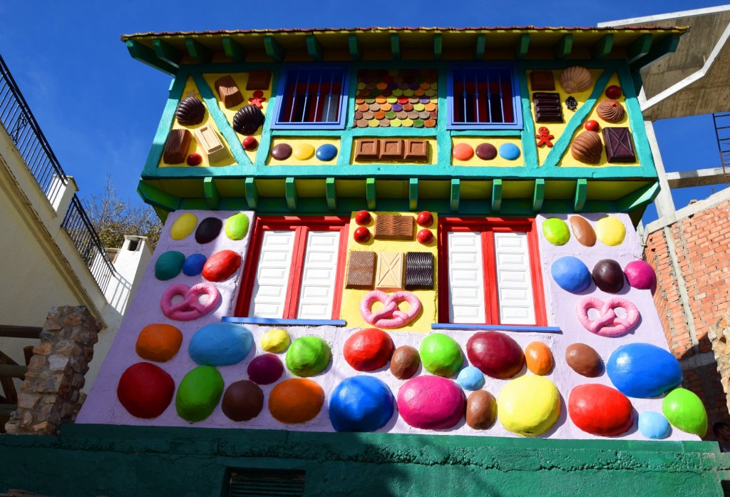 Foto: Casa hecha a base de caramelos y chocolate - Soportujar (Granada), España