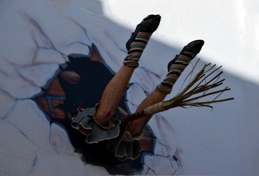 Foto: Aterrizaje forzoso, bruja despistada - Soportujar (Granada), España