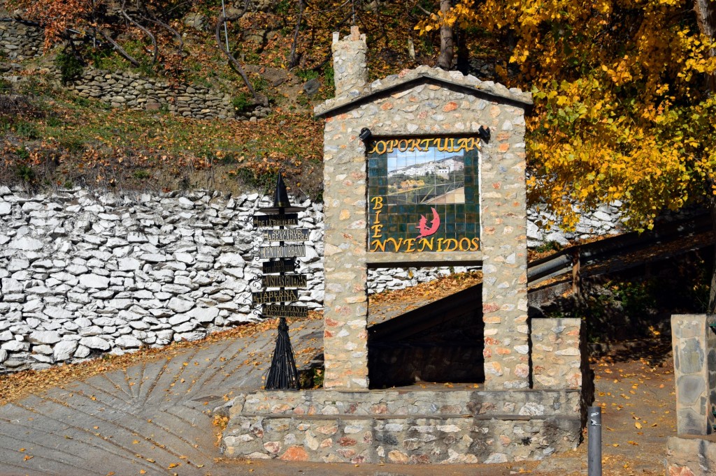 Foto: Bienvenida al pueblo - Soportujar (Granada), España