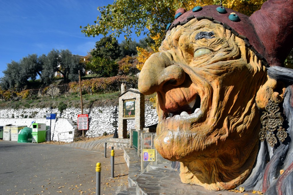 Foto: Ser mítico en el folclore eslavo - Soportujar (Granada), España