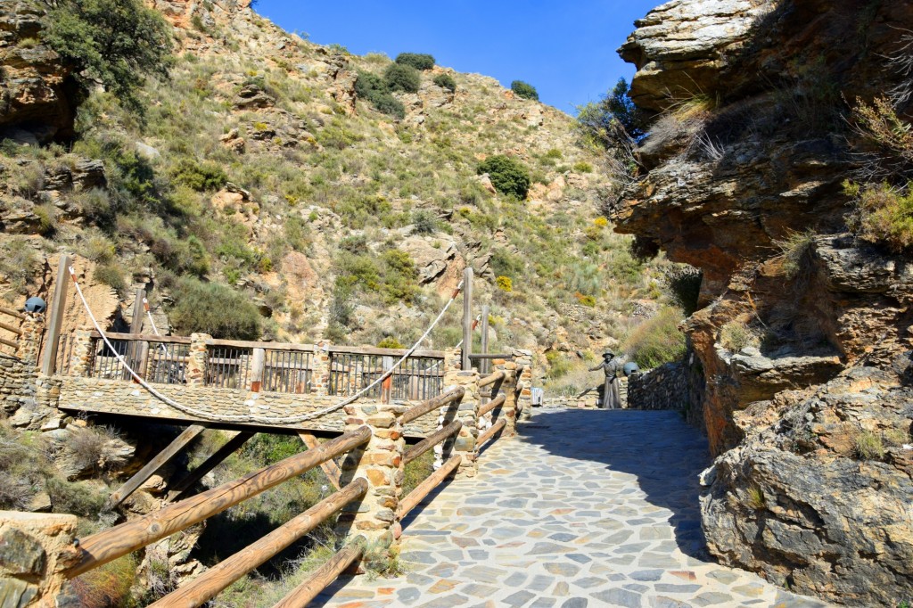 Foto: Camino de acceso a la cueva - Soportujar (Granada), España