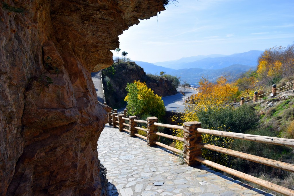Foto: Caminos del Barranco de la Cueva - Soportujar (Granada), España