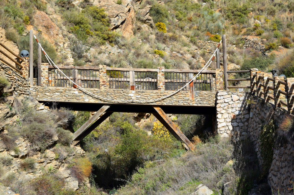 Foto: Puente a la cueva - Soportujar (Granada), España