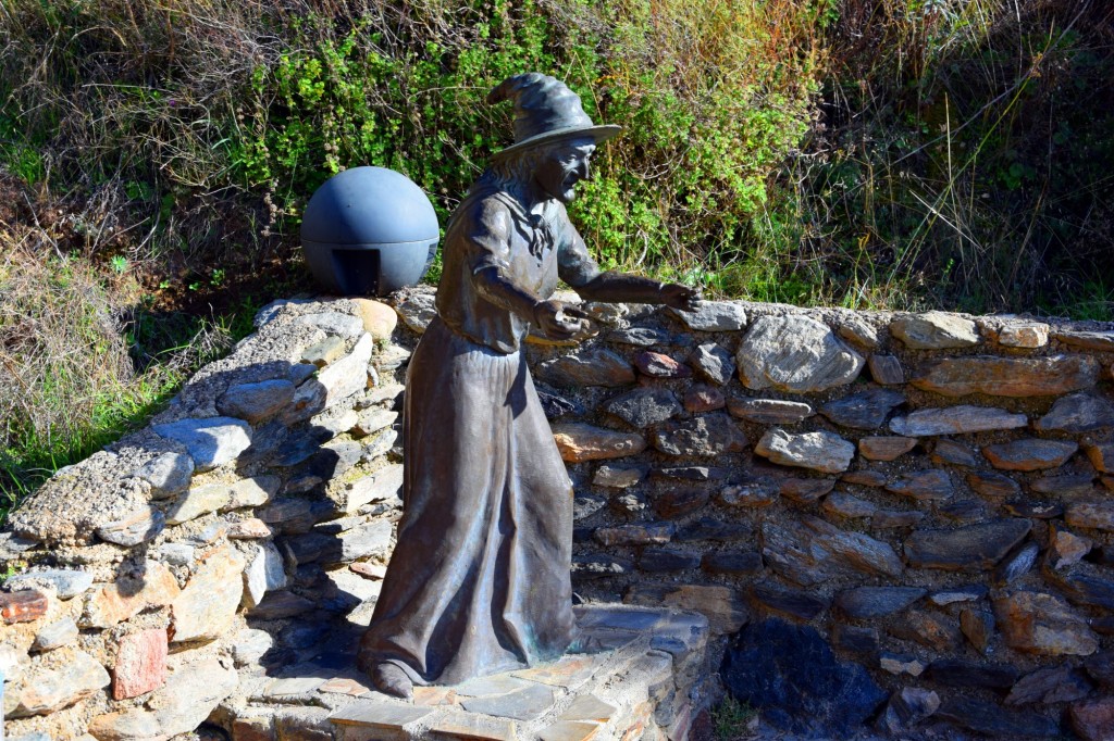Foto: Se supone que realiza pócimas y hechizos - Soportujar (Granada), España